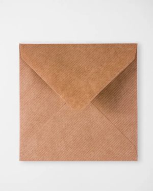 Hnedé obálky s rebrovaným vzorom štvorec