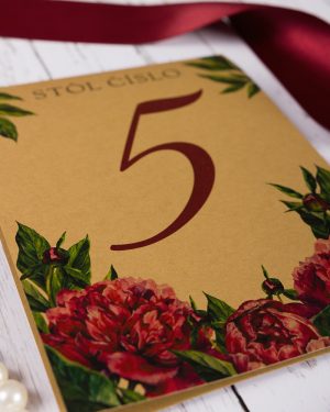 cislovanie stolov s pivonkami