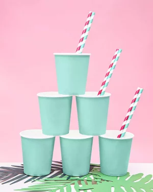 Svetlo modré papierové slamky na oslavu, svadbu, párty