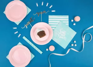 Svetlo modré papierové slamky na oslavu, svadbu, párty