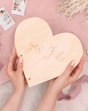 Svadobná pamätná kniha v tvare srdca a s nápisom yes, I do
